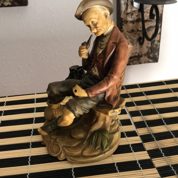 Man sitting on a bench - Picture 3 of 8